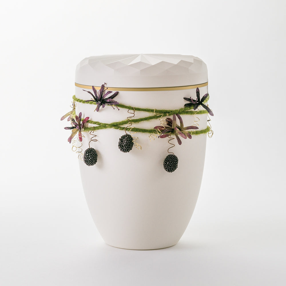 Reliefurne mit Dekor "Wickelschmuck grün mit Beeren"